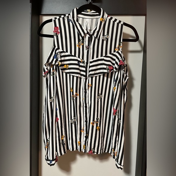 Live 4 Truth Off Shoulder Striped Black and White Floral Blouse Size S - Picture 2 of 3